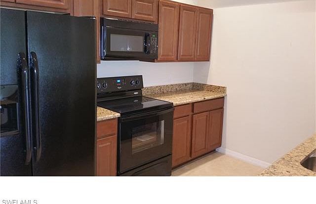 1st image of 105/107 SE 12th Ter