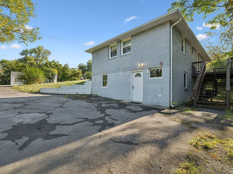 589 Highcrest Dr — Photo 29