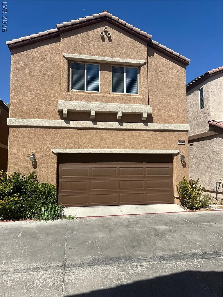 3 bed, 2.5 bath, 1642 sqft, $2,100 — Photo 1