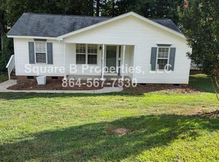 12 Queens St, Fountain Inn, SC 29644