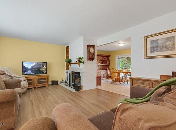 4th image of 2965 Carmen Ct