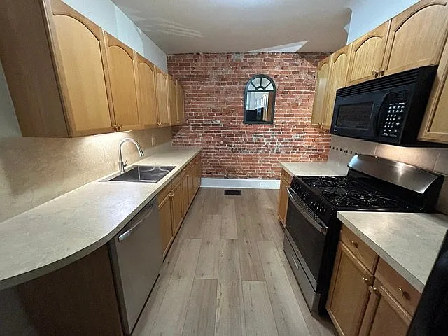 231 W 14th St #1 — Photo 10