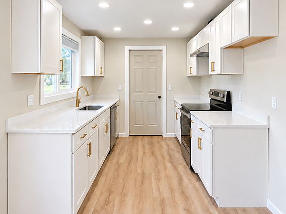 3rd image of 4270 SW 177th Ave