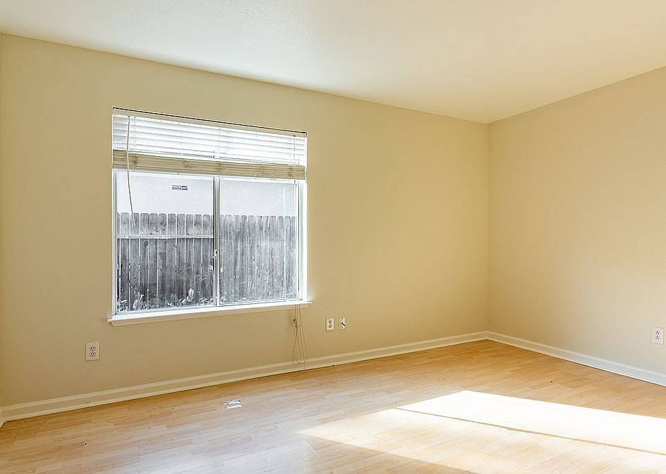 1st image of 600 Osprey Dr