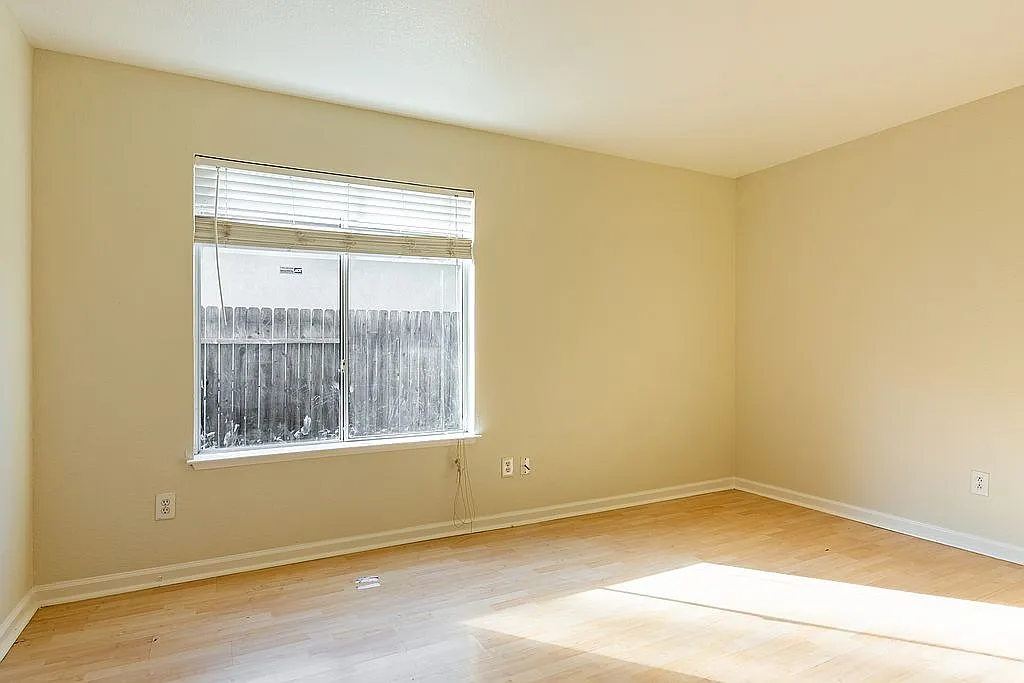 600 Osprey Dr photo 1