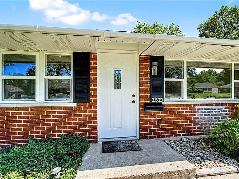 2621 Nyack Ln — Photo 3