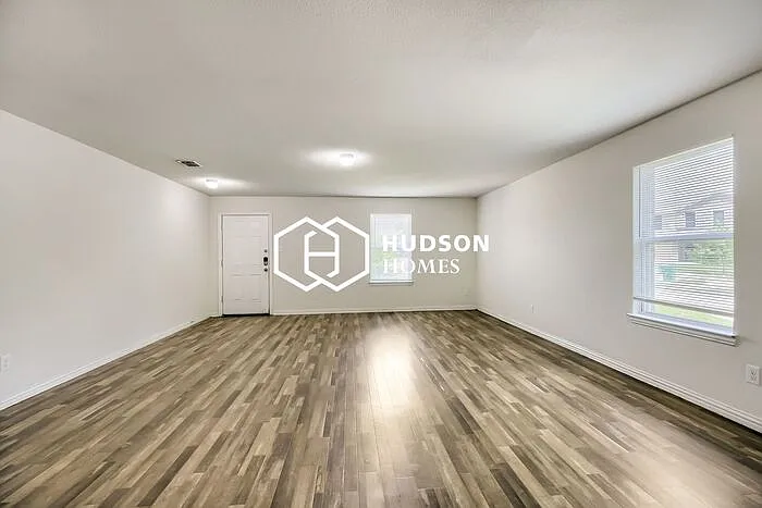 1509 Fairway Dr — Photo 3