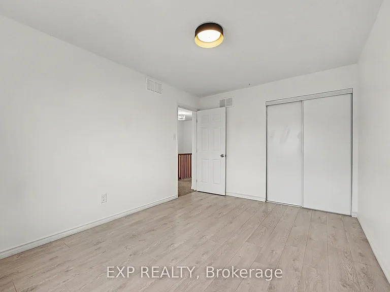 218 Rolling Meadow Cres — Photo 18