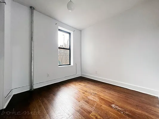 Rented by Bohemia Realty Group | media 17