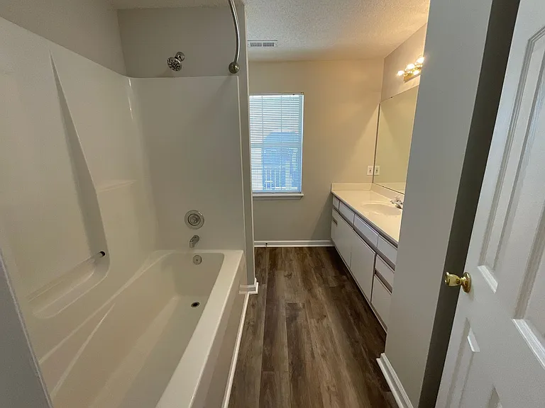 Meridian Park Apartments — Photo 143