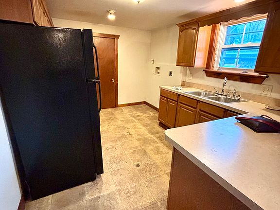 2nd image of 254 Wood St Floor 1