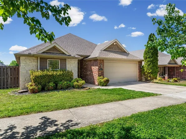 2641 Villa Blvd, Fayetteville, AR 72703