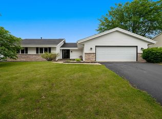 5918 Sandringham Ln, Rockford, IL 61107