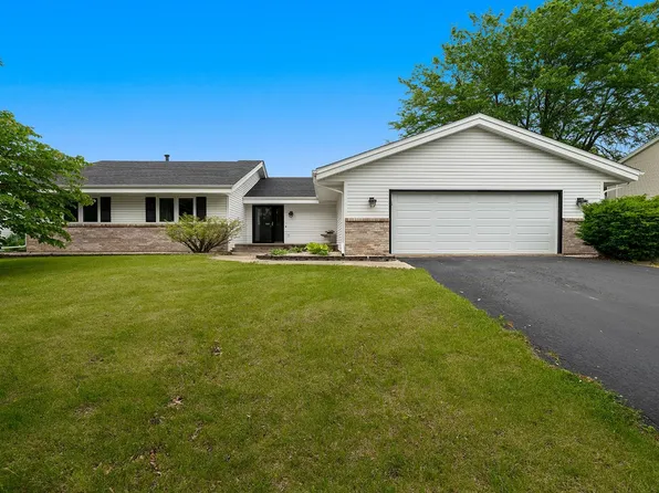 5918 Sandringham Ln, Rockford, IL 61107