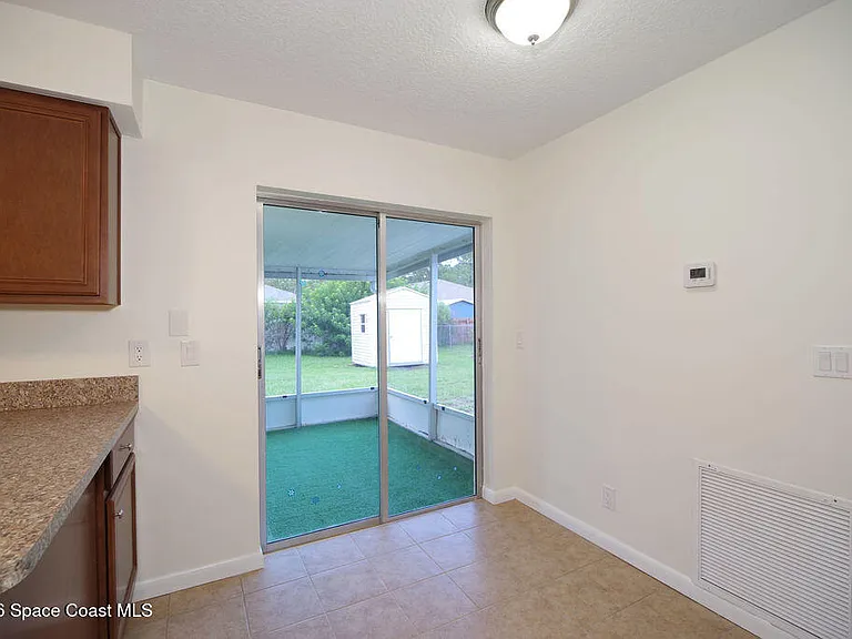 765 Cleaves St SE — Photo 3