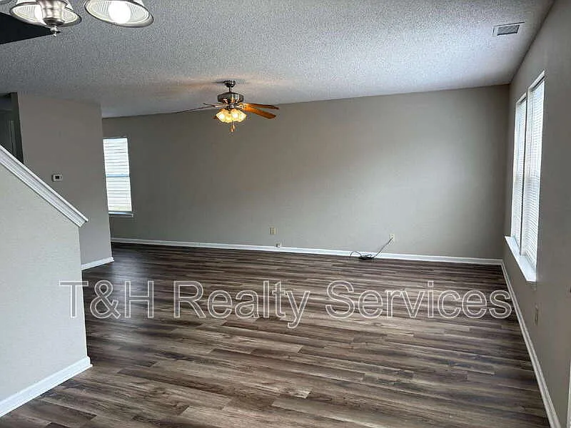 4 bed, 2.5 bath, 1797 sqft, $1,845 — Photo 3