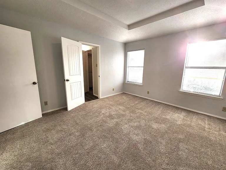 2202 Bolivar St — Photo 23