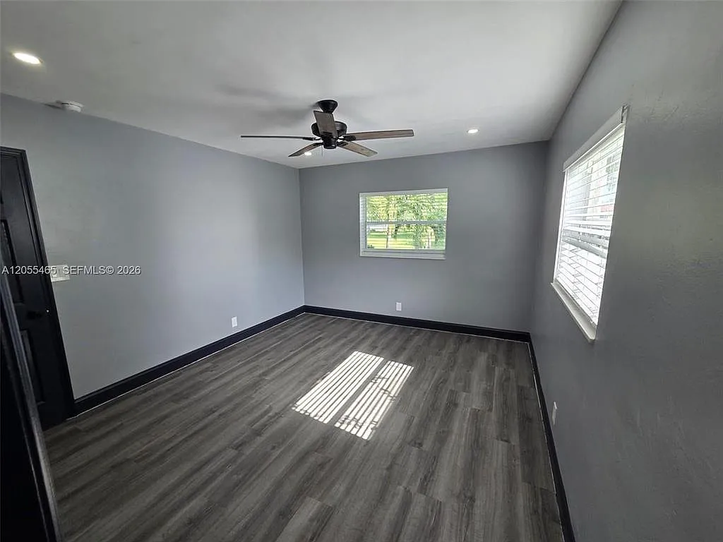 3 bed, 5160 sqft, $2,900 — Photo 3