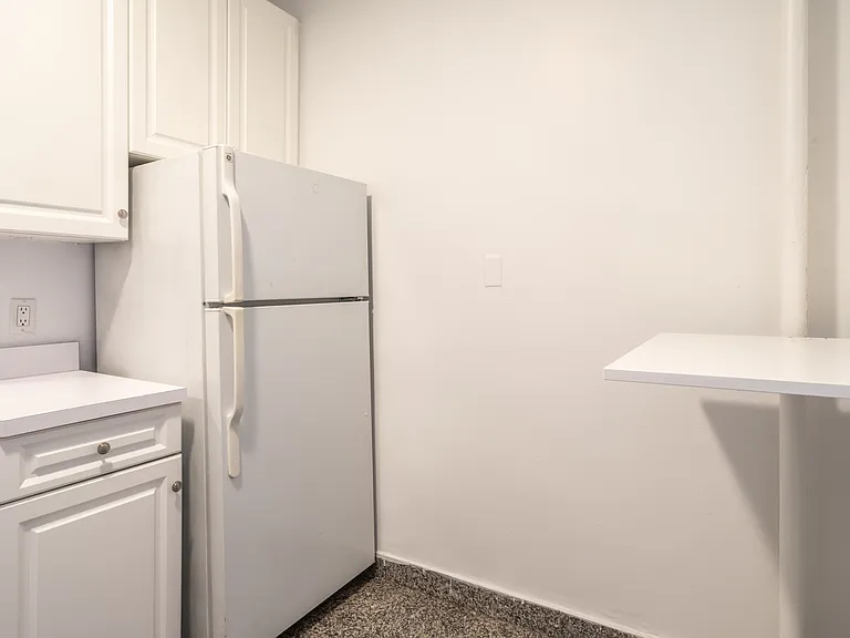 142 E 27th St #4F — Photo 4