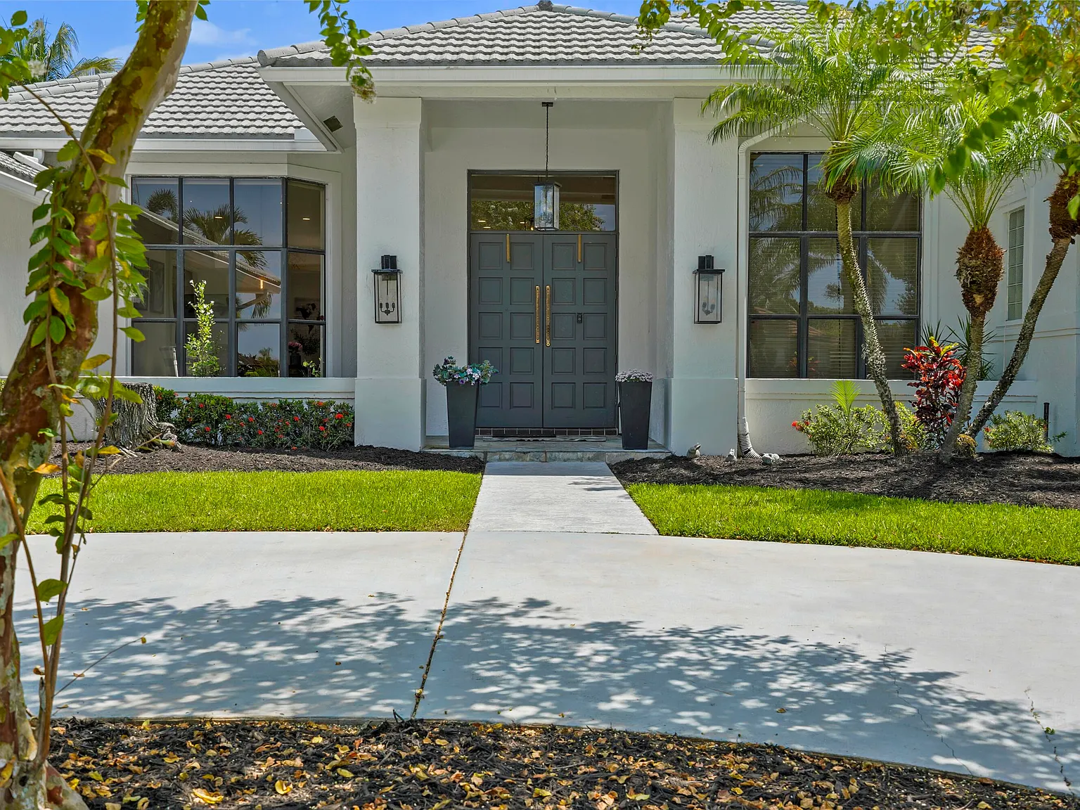 4 bed, 3.0 bath, 2947 sqft, $12,500 — Photo 2