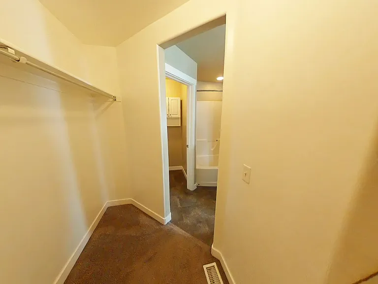 1071 W 530 N — Photo 22