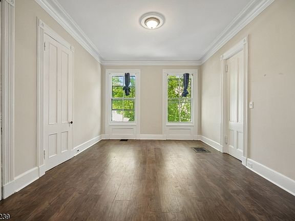 5th image of 113 Park Pl