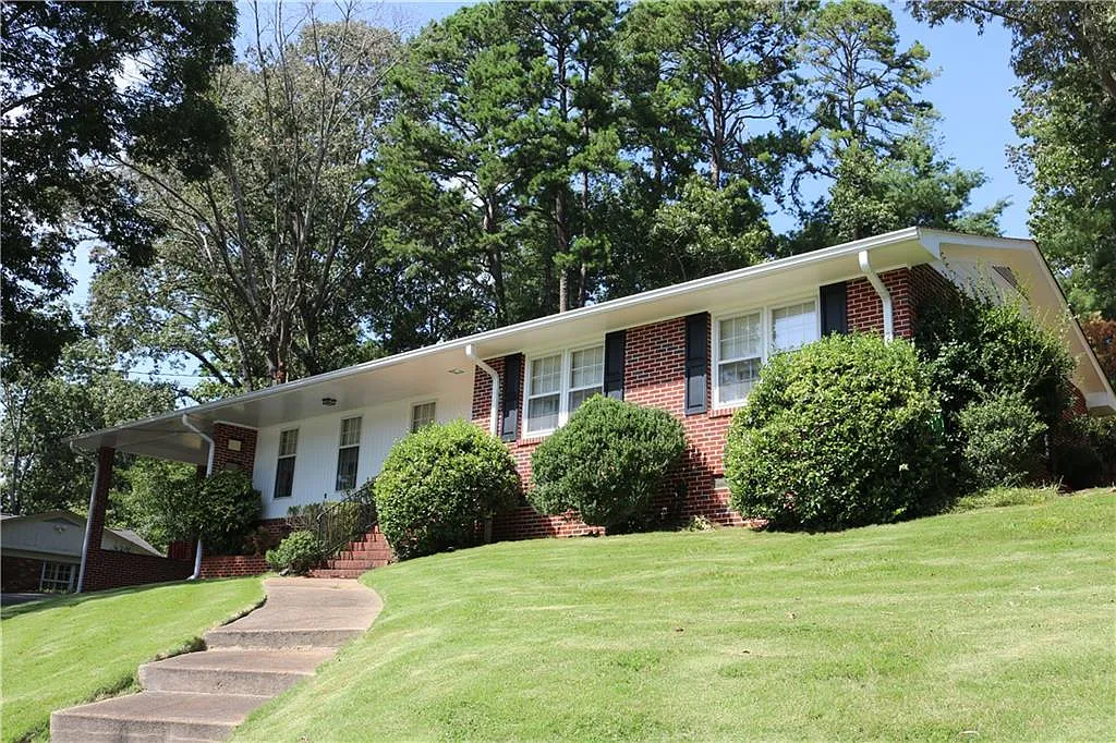 670 Holly Dr photo 1