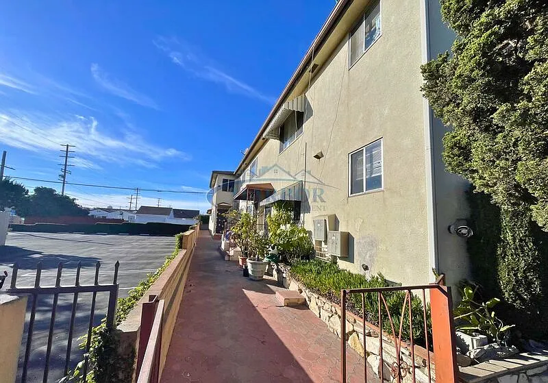 1711 N Avalon Blvd #5