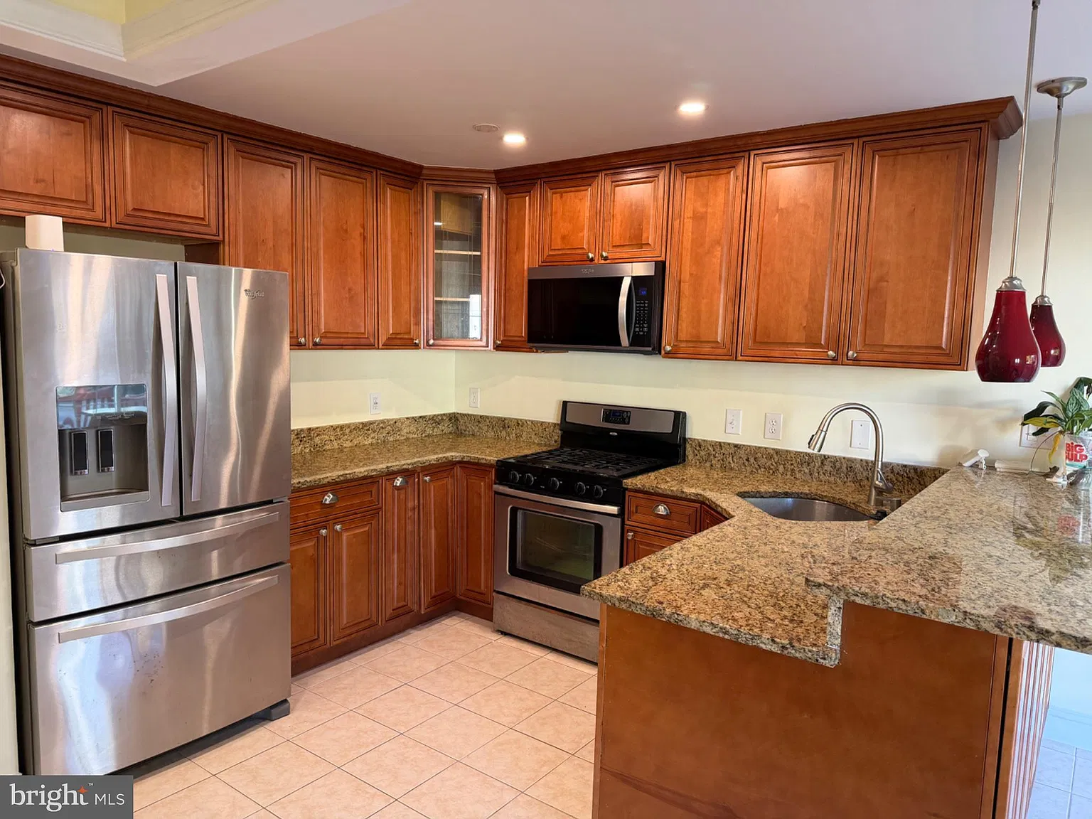 4 bed, 3.5 bath, 1296 sqft, $2,800 — Photo 2