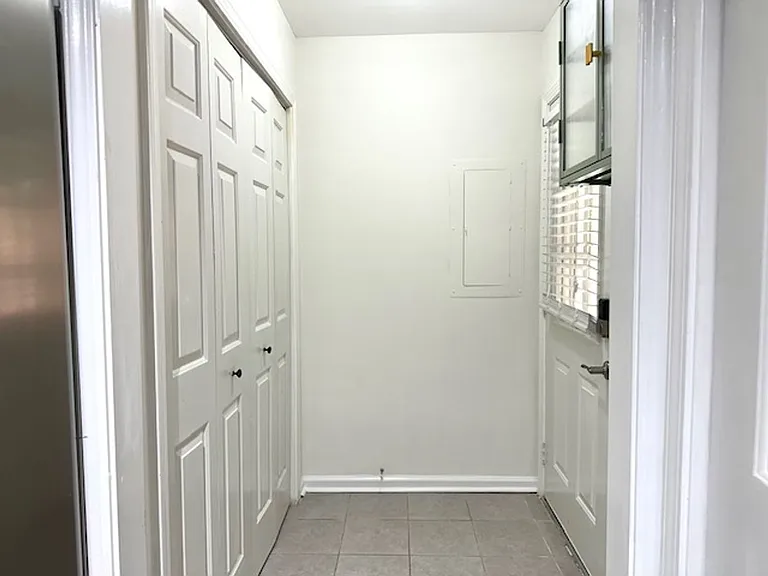 104 Carlyle Cir — Photo 14