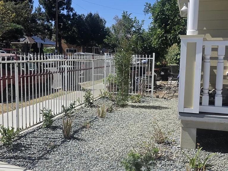 402 E Pine St — Photo 3