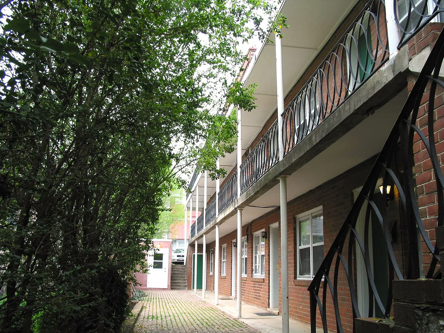 Apartments near UVA! — Photo 1