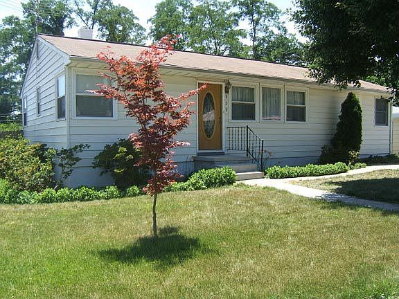 Front view of home