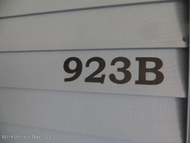2nd image of 923 Liverpool Circle #B
