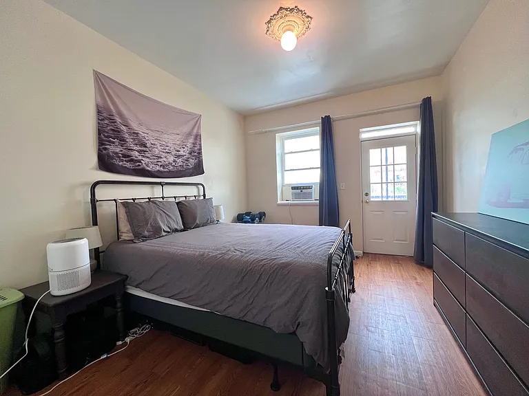 243 16th St #4R — Photo 4