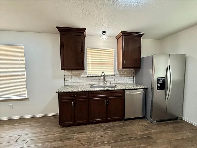 21927 Octavia Way — Photo 5