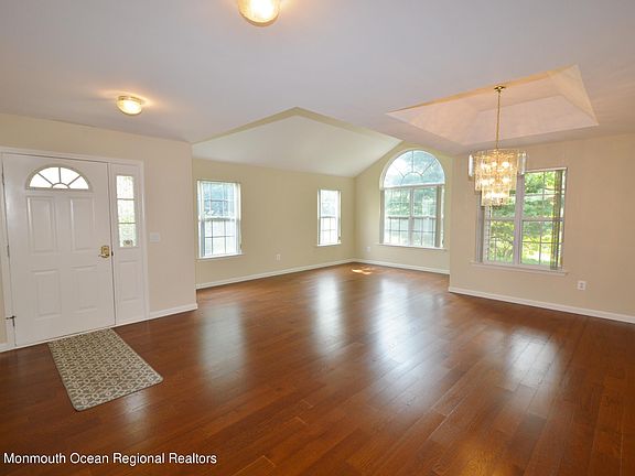 3rd image of 2370 Torrington Dr