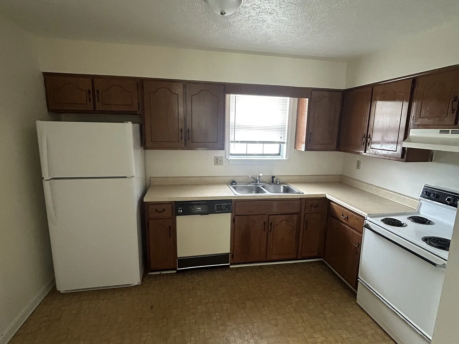 720 E Lincoln Trail - Unit 10 — Photo 2