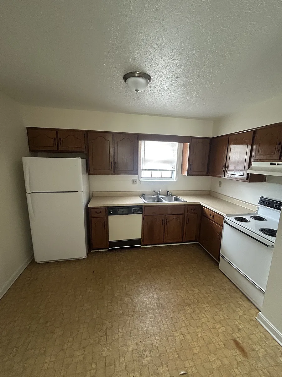 Building Photo - 720 E Lincoln Trail Blvd #10