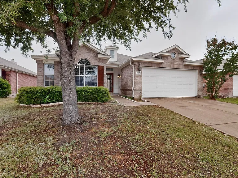 1037 Johnson City Ave — Photo 4