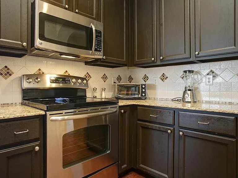4506 Highlands Dr — Photo 4