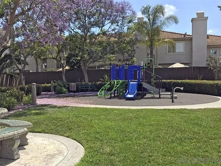 1298 El Mercado Way #D — Photo 15
