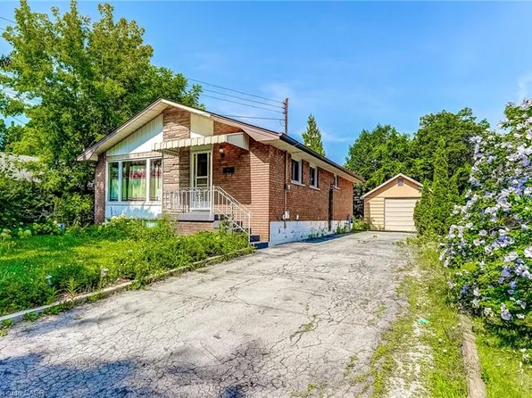208 W 19th St, Hamilton, ON L9C 4J2