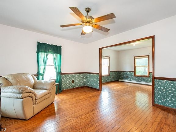 5th image of 14 Garden Ave