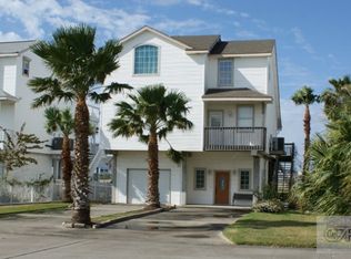 435 Hana Dr, Tiki Island, TX 77554