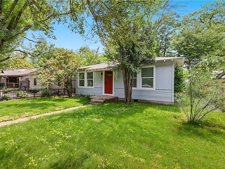 4501 Avenue B #B — Photo 2