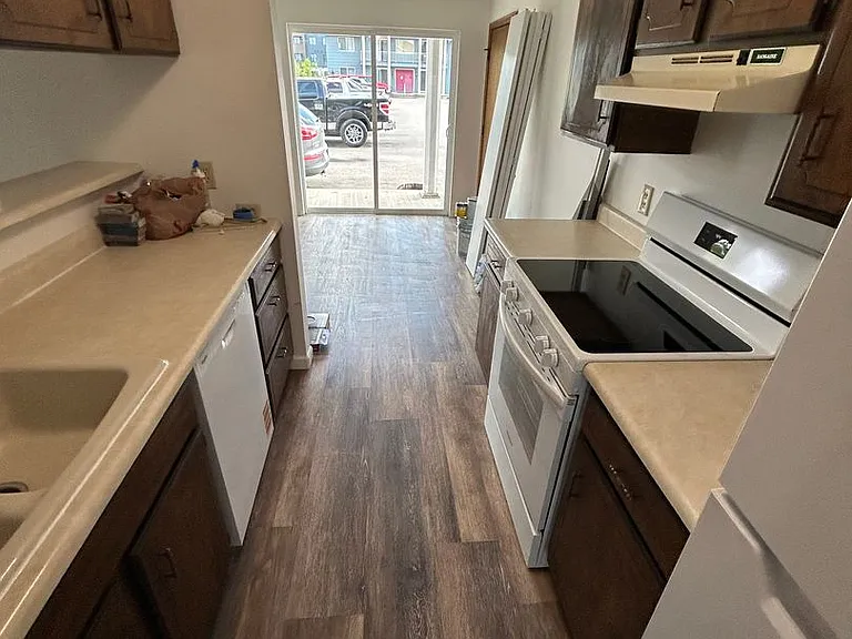 836 E Washington St — Photo 1