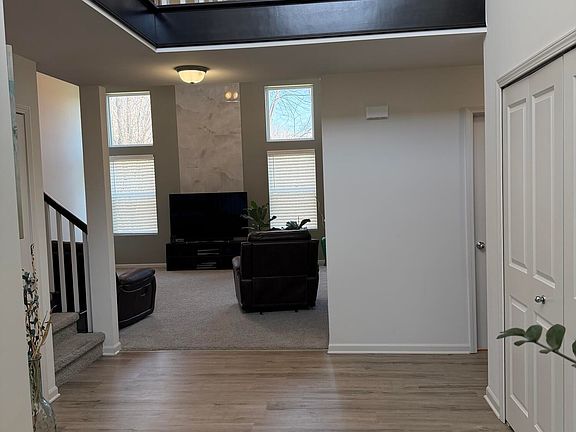 3rd image of 9069 Heritage Dr