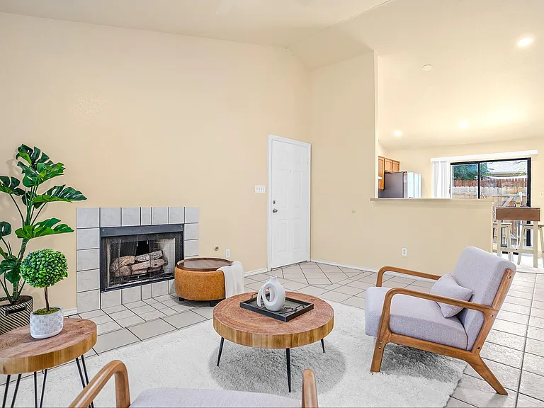 11901 Swearingen Dr #113 — Photo 2