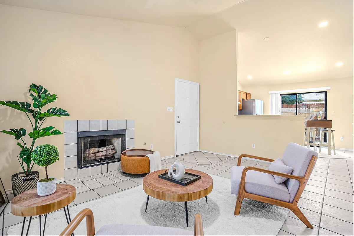 Building Photo - 11901 Swearingen Dr #113